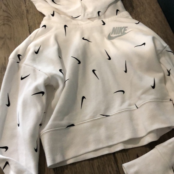 SALE Nike 2 Shirts Bundle (Dry Fit Long Sleeve & White Nike Logo Sweater) - Picture 1 of 9